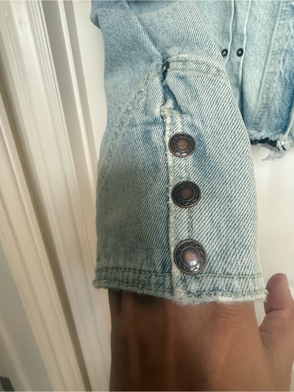 Free People Faded Light Blue Cropped Denim Jacket - Picture 2 of 7